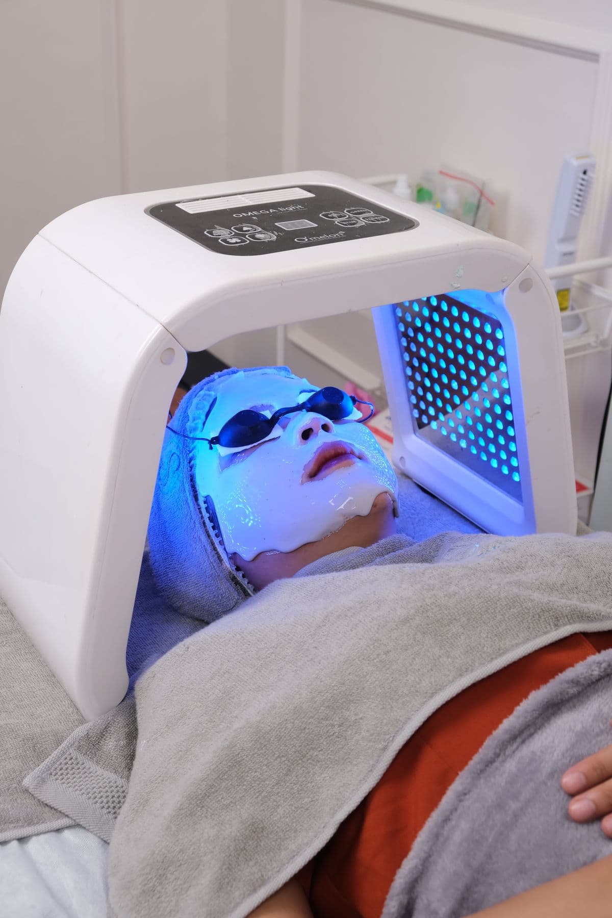 An advanced blue-light skin therapy